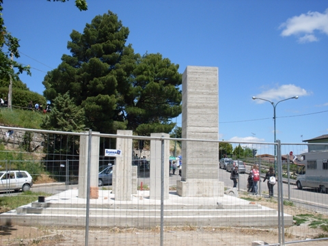 Piano della Croce: L'erigendo Monumento ai Caduti